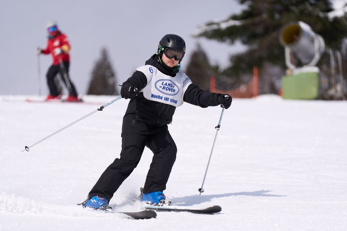 Skier with a white bib during the SAJ badge test